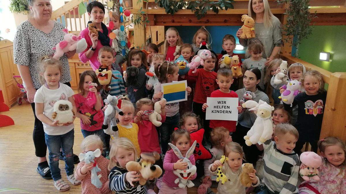 Kinder aus dem Kindergarten Spatzennest sammelten Kuscheltiere und Spielsachen für Flüchtlingskinder