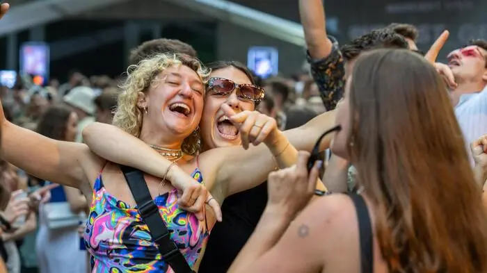 Am USI-Fest wird bei ausgelassener Stimmung gemeinsam gefeiert
