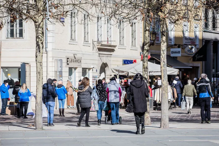Am heutigen Samstag zog es daher viele Menschen in die Innenstadt.