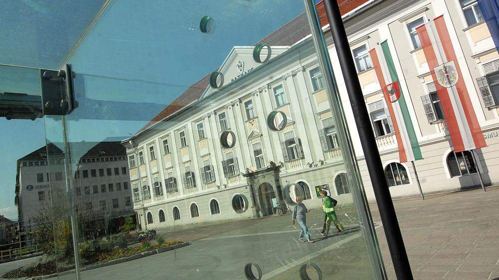 Das Rathaus Klagenfurt beschäftigt wieder mit inneren Angelegenheiten