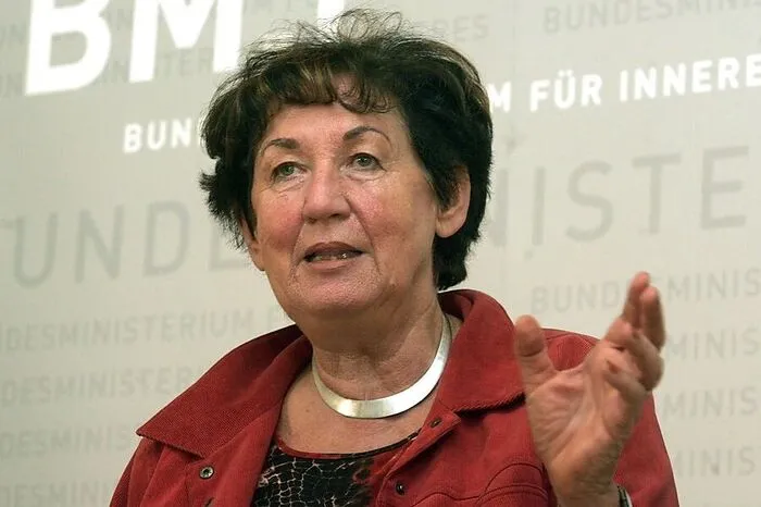 In der Silvesternacht 2006/2007 erlitt die damalige Innenministerin Liese Prokop (ÖVP) einen Aorta-Riss und starb während des Rettungstransports ins Krankenhaus.