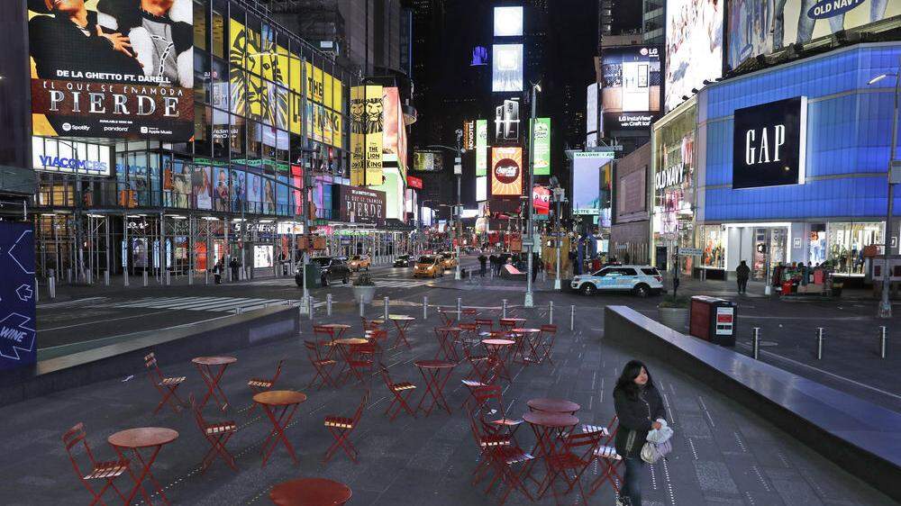 Der Time Square ist leer gefegt. Die Corona-Epidemie trifft New York mit voller Wucht 
