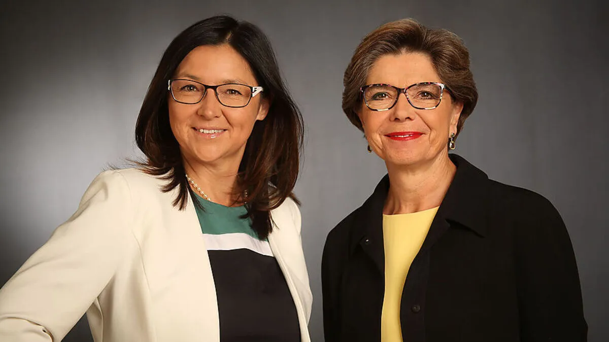 Die Vorständinnen der Volksbank Steiermark: Monika Cisar-Leibetseder und Regina Ovensy-Straka