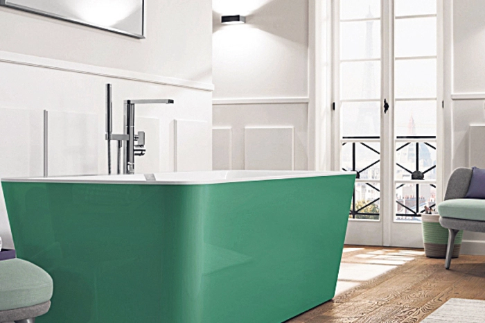 Die „Squaro Edge 12“ (Villeroy &amp; Boch) glänzt mit einem Wannenrand von nur 12 Millimetern und integrierter Ab- und Überlaufgarnitur. Abgesehen davon ist sie in 200 verschiedenen Schürzenfarben erhältlich. Gesehen ab 1800 Euro.