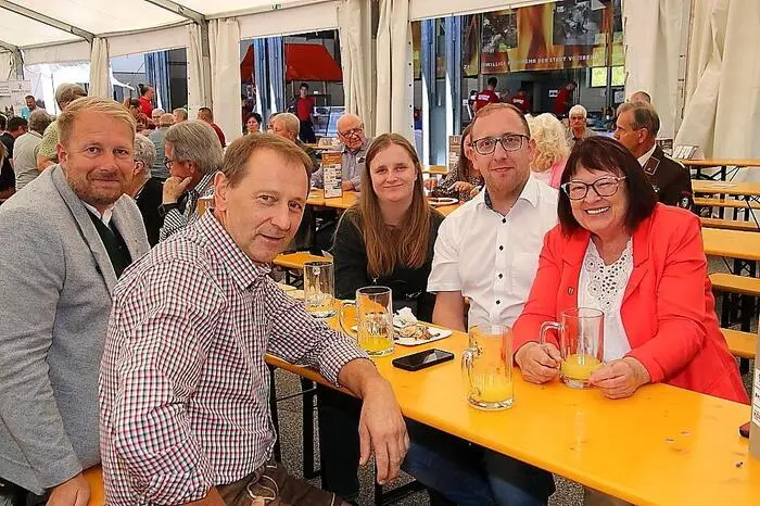 Unter den vielen Gästen waren unter anderen auch Bürgermeister Bernd Osprian mit seinem Stadtrat-Team, Landesbranddirektor-Stellvertreter Christian Leitgeb und zahlreiche Abordnungen von Feuerwehren.