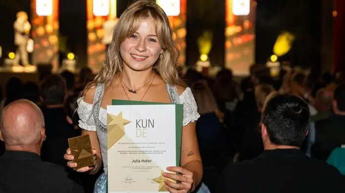 Lehrlinge, die ihre Abschlussprüfung mit Auszeichnung ablegten, und Absolventen der Meister- und Befähigungsprüfung werden jährlich bei „Stars of Styria“ vor den Vorhang geholt.