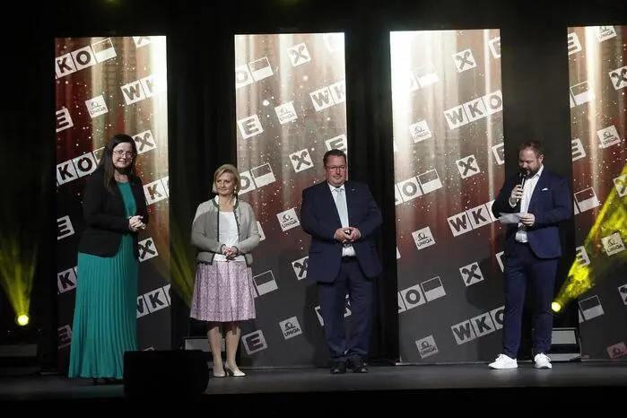  „Die Auszeichnung zum Star of Styria der WKO ist ein kräftiges Zeichen der Wertschätzung gegenüber jenen Menschen und Unternehmen, die in besonderem Maße in die Ausbildung und damit in die Zukunft unseres Landes investieren. Für die hohe Qualität der Berufsausbildung danken wir unseren Ausbildungsbetrieben hier im Bezirk“, betonte Regionalstellenobmann Christian Sommerbauer. 