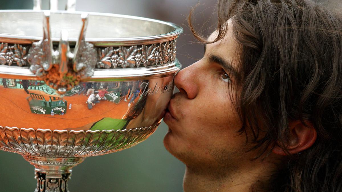 2005 küsste Nadal zum ersten Mal den Siegerpokal bei den French Open