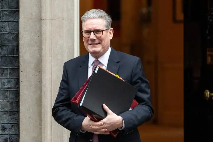 February 26, 2025, London, England, United Kingdom: British Prime Minister KEIR STARMER leaves 10 Downing Street for Prime Minister s Questions in the House of Commons in London. London United Kingdom - ZUMAk172 20250226_zip_k172_006 Copyright: xThomasxKrychx