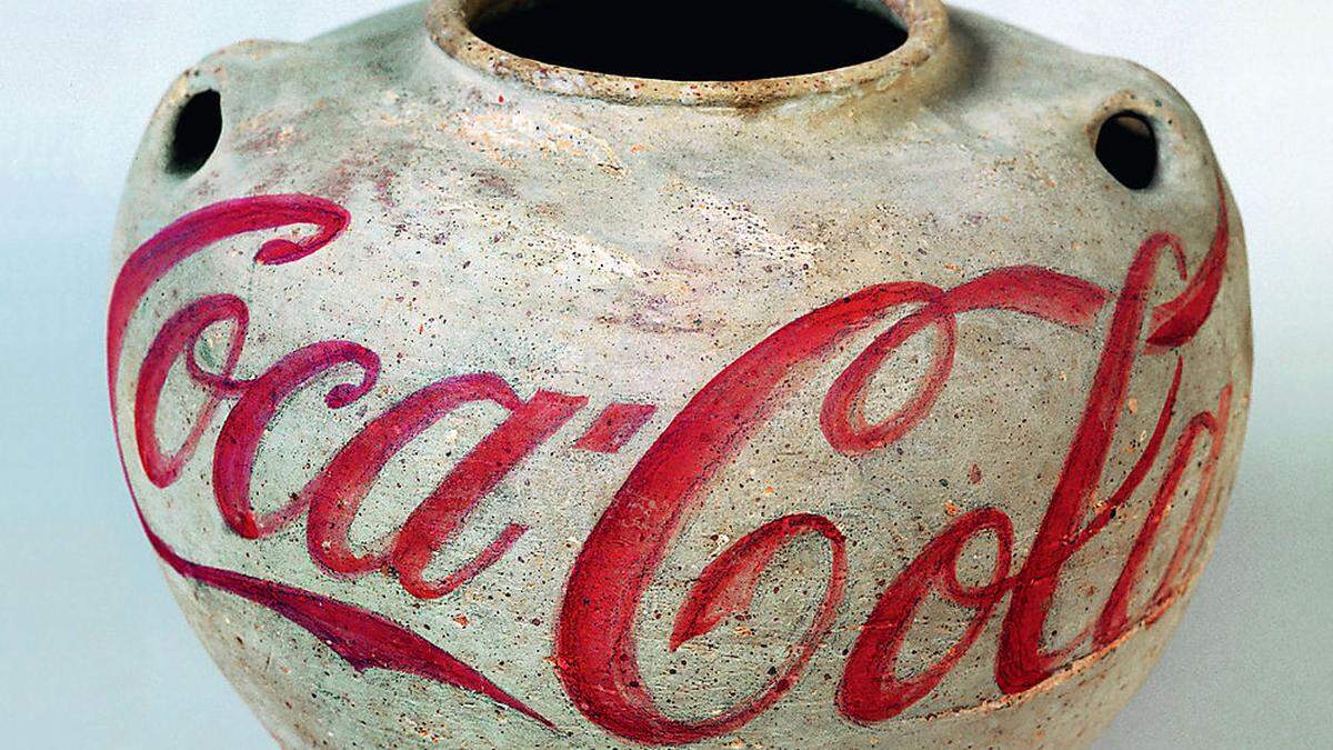 Arbeit von Ai Weiwei: Urne aus der Han- Dynastie mit Coca-Cola-Logo
