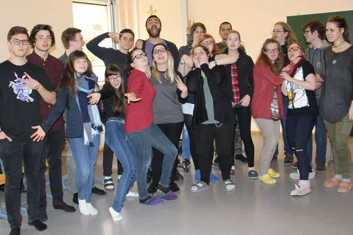 Dieses englische Sprach - und Kulturprojekt ist eine Initiative des "English Teacher Training College" und dient der Förderung von Sprachkompetenz, kulturellem Austausch und der Verständigung zwischen englischsprachigen Ländern und Österreich.