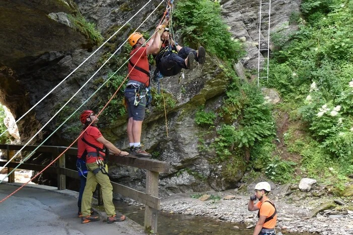 Die Sommerübung wurde von Richard Wirnsberger, Ortsstellenleiter in Murau, geleitet. Vier Stationen mit verschiedenen Schwerpunktaufgaben wurden eingerichtet.