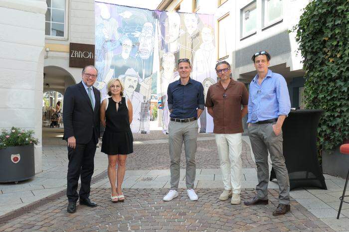 Alexander Schallenberg, Elisabeth Blanik, Wolfgang Knotz, Christoph Gamper und Klaus Pobitzer präsentierten „Inside-Out“ in der Zwergergasse in Lienz