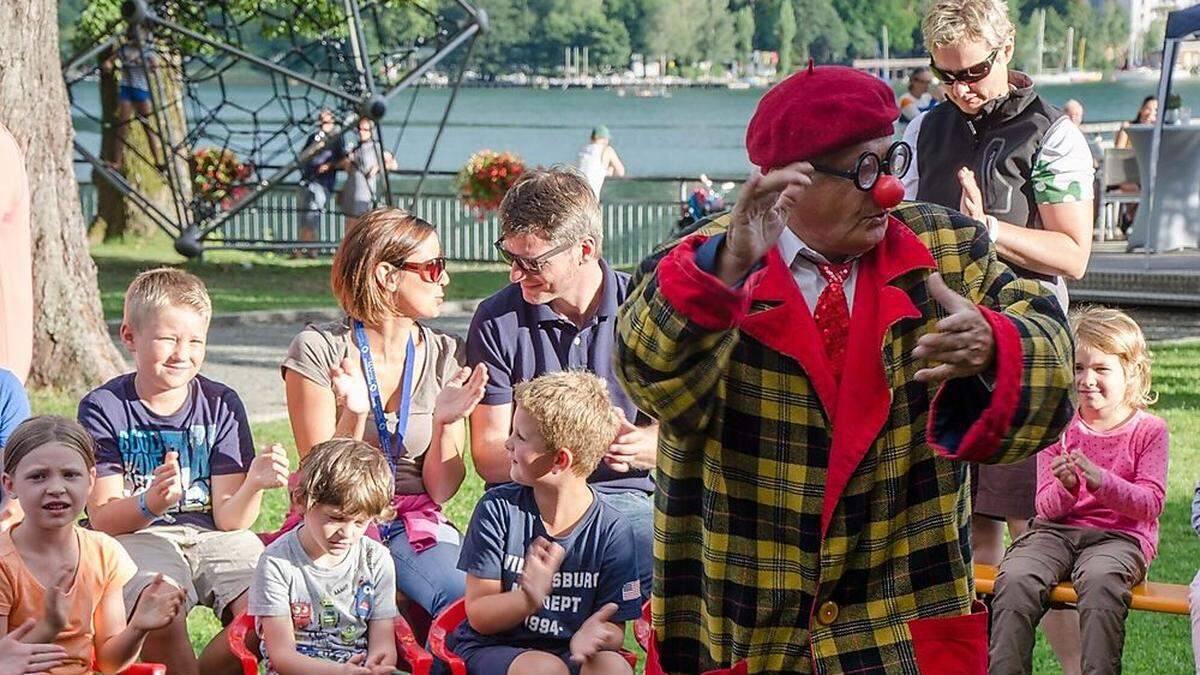 Der Circus Dimitri, der kleinste Zirkus der Welt, brachte beim Seeuferfest nicht nur die Kinder zum Lachen