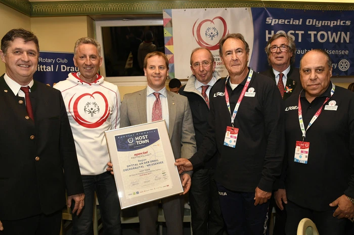 22 Sportler und acht Betreuer, angeführt von Juan Nadal und Richard Genty, wurden von Mitgliedern des Rotary Club Spittal unter Präsident Andreas Irsa und des Rotary Club Oberdrautal-Weißensee unter Präsident Frank Kloss empfangen. Im Bild: Andreas Irsa, Arnold Struggl, Frank Kloss, Helmuth Kubin, Juan Nadal, Günther Konrad und Richard Genty