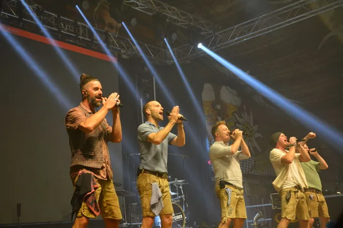 Für die mitreißende Musik sorgten die Bands "Die Südsteirer" und "Voxxclub".