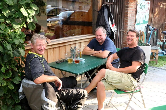 Klar, dass die Fans der Glantaler Band Rock-Coverband bei den Songs von den Rolling Stones, Doors, AC/DC oder Status Quo voll auf ihre Kosten kamen. 