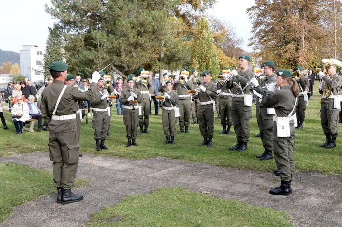 Für den musikalischen Aufputz sorgte die Militärmusik Kärnten unter Kapellmeister Dietmar Pranter. 