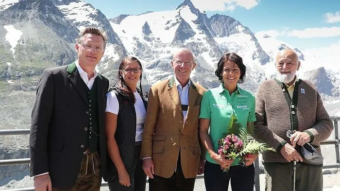 Johannes Hörl, Sara Schaar, Wilfried Haslauer, Gerlinde Kaltenbrunner und Sepp Forcher vor dem Großglockner