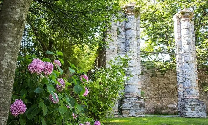 Der Garten misst 10.000 Quadratmeter