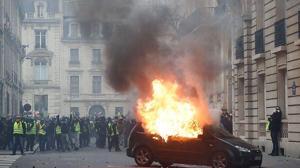Ausufernde Proteste der &quot;Gelbwesten&quot; in Paris