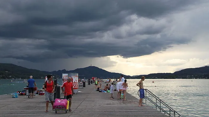 Im Strandbad Klagenfurt war man mit dem Juli zufrieden. Im August mussten die Badegäste bisher aber mehrmals vor dem Regen flüchten