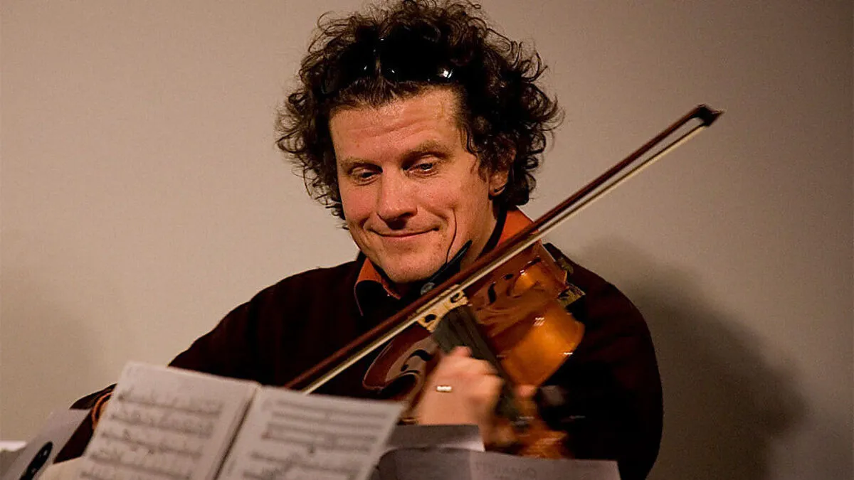 Spannt seinen Bogen von Klassik bis Elektronik: Alexander J. Eberhard