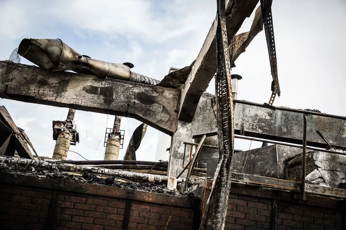 Klicken Sie sich durch die Bilder. Sie zeigen, welche Zerstörung das Feuer in dem Villacher Werk angerichtet hat.