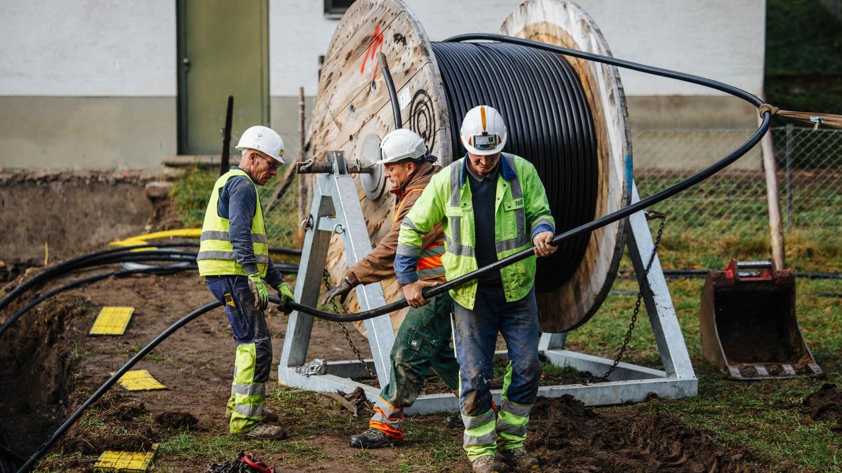 Die Arbeiten laufen auf Hochtouren, im Dezember soll die neue Leitung in Betrieb gehen