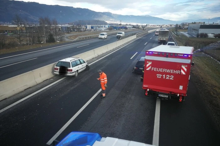 Das Rote Kreuz musste eine verletzte Person ins Krankenhaus bringen.
