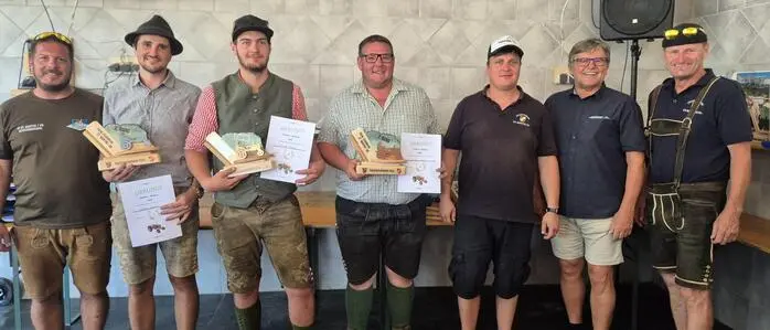 Die Gewinner der Kategorie „Traktor“ mit Verantwortlichen der FF St. Martin am Grimming und Bürgermeister Fritz Zefferer