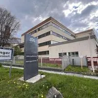 Die einstige Möbelfabrik ADA in Anger. Derzeit läuft eine Versteigerung, dann werden die Gebäude endgültig geräumt