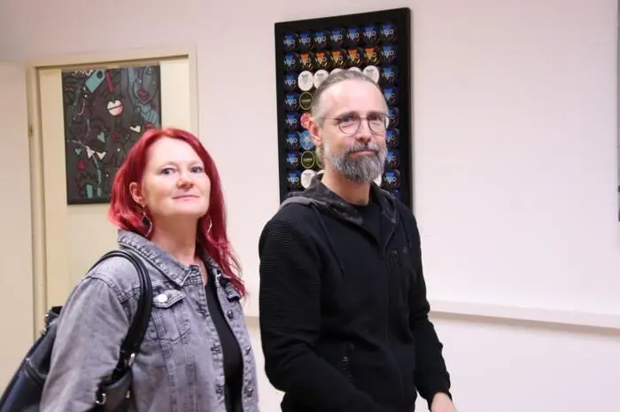 In seiner Kunst spezialisiert sich Fuchs hauptsächlich auf „upcycling“, so möchte er den Menschen zeigen, dass man aus Alt- bzw. Wegwerf-Waren wieder Schönes, Neues und Buntes schöpfen kann.