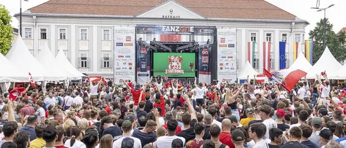 Auch heuer wird der Neue Platz in Klagenfurt zur „Fanzone“ für die Fußball-WM der Herren