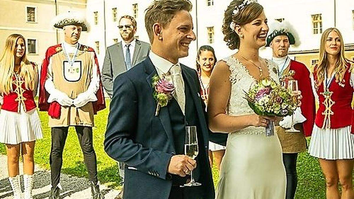Die St. Veiter Faschingsgilde gratulierte Jasmin und Georg Gratzer an ihrem Hochzeitstag