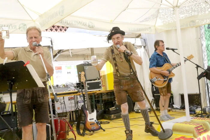 Das „Kärntner Skilehrer-Trio“ (Foto) und „Kärnt´n Gluat“ sorgten für den musikalischen Schwung.  