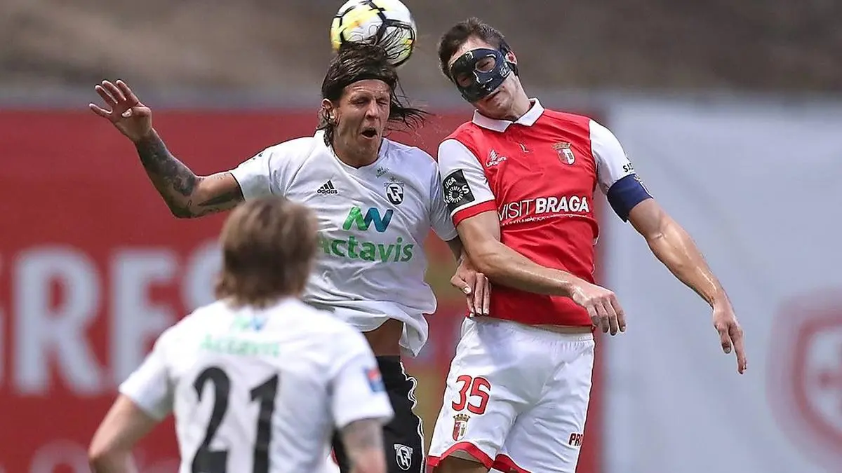 Emil Palsson (links), hier im Trikot seines alten Klubs Hafnarfjordur, brach auf dem Feld zusammen.