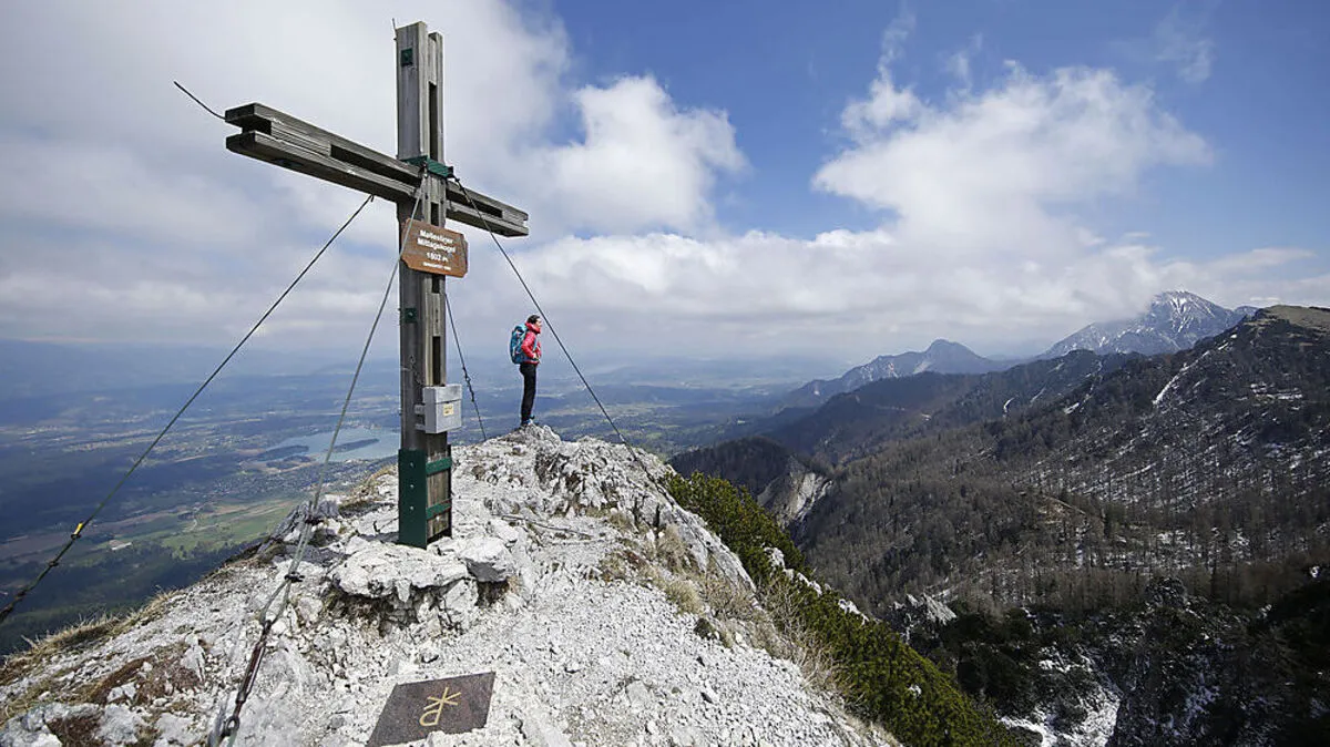 Prächtiger Blick über den Mallestiger Mittagskogel zum Faaker See 