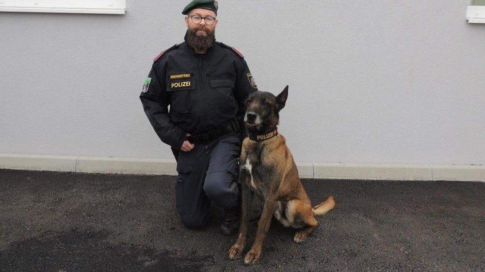 Polizeihund „Groll van de Duvetorre“ mit seinem Polizeidiensthundeführer Gruppeninspektor Manfred Niederl