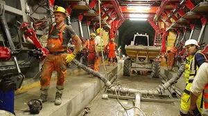 In einem Abschnitt wird schon die Innenschale betoniert