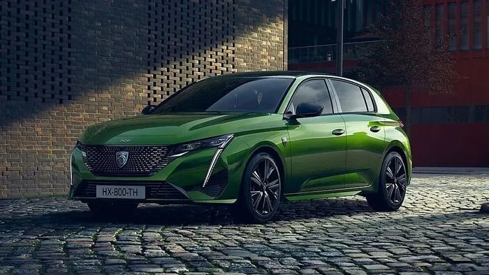 Der neue 308er ist ein Schlüssel-Modell der Marke. Dem entsprechend sagt Chefin Linda Jackson auch: "Differenzierung ist für uns wichtig, Peugeot hat eine starke Identität im Konzern, das heißt, wir unterscheiden uns nicht nur von den anderen Marken, wir haben auch unter den Modellen eine starke Differenzierung. Es geht bei Peugeot um Exzellenz und Emotion und ein sehr starkes Design." Als Konkurrenzmarke macht Jackson Volkswagen aus.