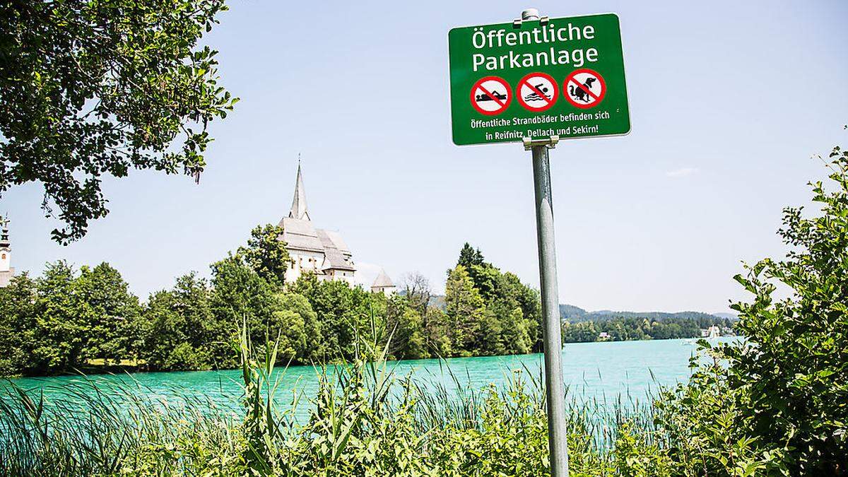 Eigentlich ein Widerspruch: Park ist öffentlich, Baden verboten. Aber Vorsicht: Naturschutzgesetz verbietet Betreten von in Schilfgürteln