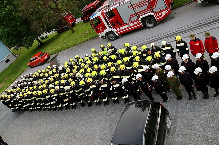 Die Kainacher Florianis mit HBI Wolfgang Scherz, OBI Markus Klement und BI Hannes Raudner hatten für die teilnehmenden Wehren ein Szenario vorbereitet, welches nicht nur der Einsatzleitung, sondern auch den 143 teilnehmenden Feuerwehrfrauen und –Männern alles abverlangte.