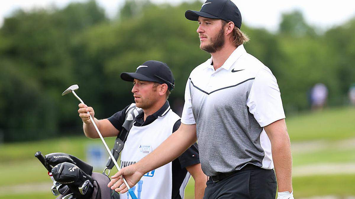 Sepp Straka mit seinem Caddy Clemes Dvorak, der selbst Golfprofi ist