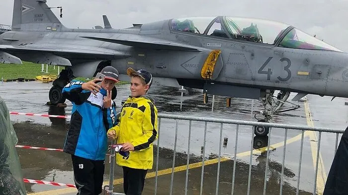 Selfie-Time. Die Jets im "Static Display" bieten ein beliebtes Fotomotiv.
