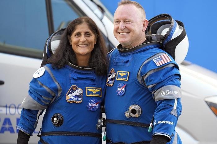  Barry Wilmore und Sunita Williams.vor der Abreise 