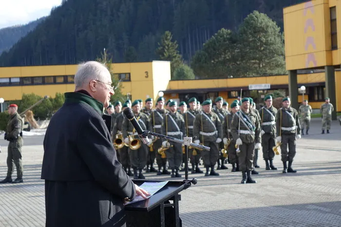 Landesrat Johann Seitinger gratuliert allen Rekruten, sich für den Weg zum Bundesheer entschieden zu haben und meint: "Wir brauchen euch, und das auch in der Zukunft." 