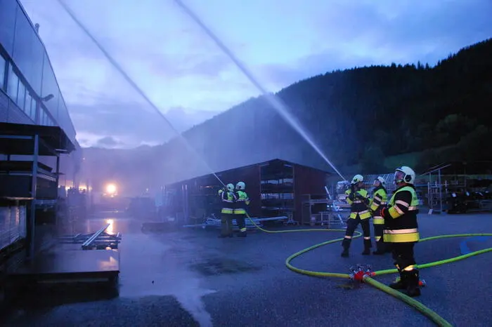 Unterstützung erhielt der Abschnitt Mautern von der FF Leoben-Stadt, der FF St. Michael, der FF Trofaiach, der BTF voestalpine Donawitz sowie vom Roten Kreuz.