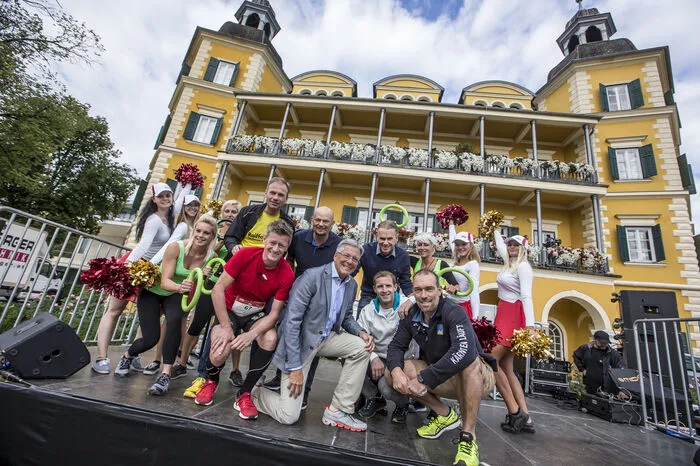 Als Start-Kulisse diente einmal mehr das Schlosshotel in Velden