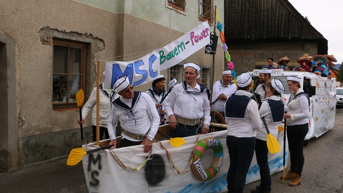 Immer am Faschingssonntag, um 14 Uhr, ist in Rothenthurm der Start zum kleinen aber feinen Faschingsumzug.